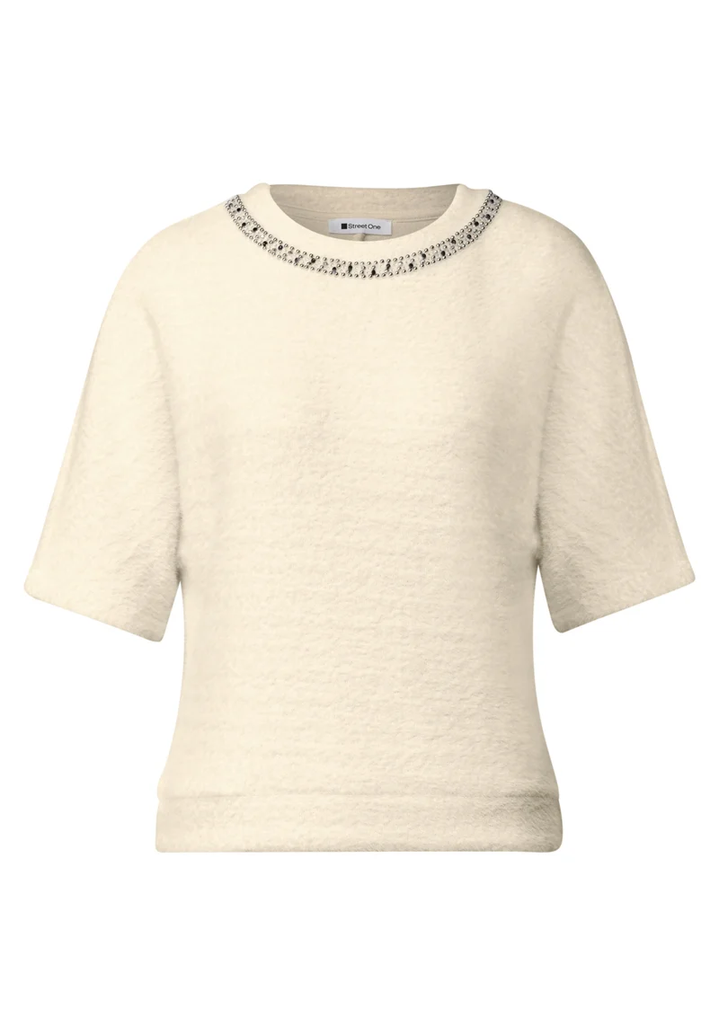 Kuscheliges Shirt mit Schmucksteinen