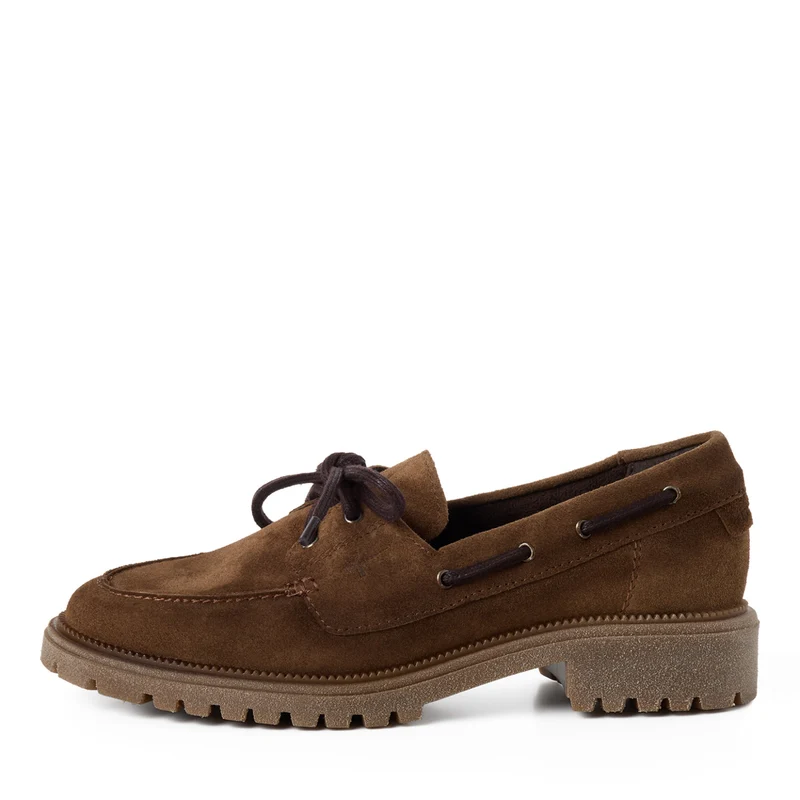 Ledermoccassin mit Bootsschuh-Vibes